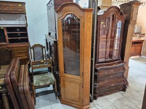 Ъглова витрина