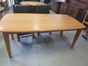 Трапезна маса