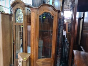 Ъглова витрина