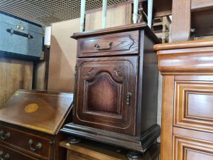 Нощни шкафчета