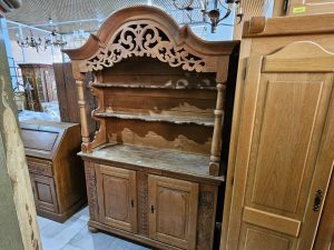 Антикварен бюфет с етажерки