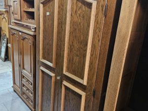 Класически двукрилен гардероб