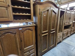 Класически двукрилен гардероб