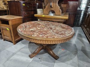 Кръгла холна маса с мрамор