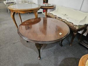 Кръгла холна маса стил Луи 15