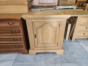 Масивен шкаф от светъл дъб