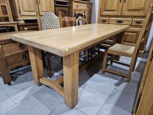 Трапезена маса