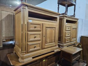 Масивен ТВ шкаф от дъб