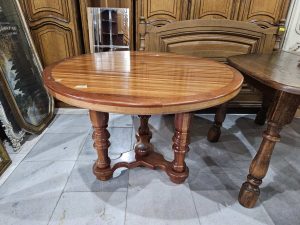 Кръгла трапезна маса