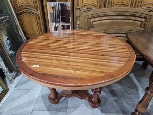 Кръгла трапезна маса