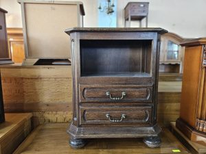 Масивно шкафче