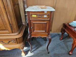 Шкафче стил Луи 15