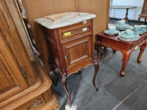 Шкафче стил Луи 15