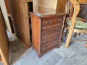 Класически скрин с четири чекмеджета