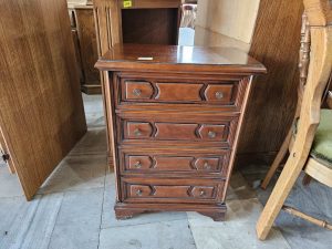 Класически скрин с четири чекмеджета