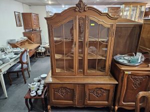 Стъклена витрина стил Луи 15