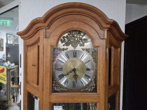 Антикварен паркетен часовник