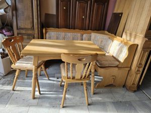 Кухненски ъгъл + трапезна маса + два стола