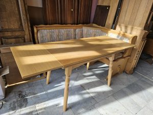 Кухненски ъгъл + трапезна маса + два стола