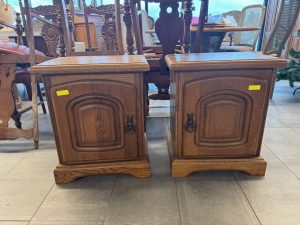 Масивни нощни шкафчета