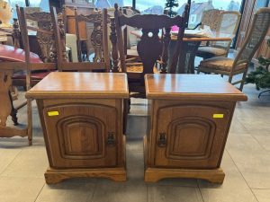 Масивни нощни шкафчета