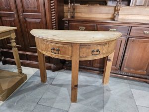 Конзолна маса с чекмеджета