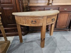 Конзолна маса с чекмеджета