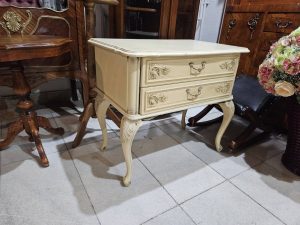 Шкафче стил Луи 15 с декоративна резба