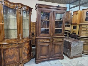 Висока класическа витрина