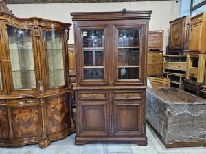 Висока класическа витрина