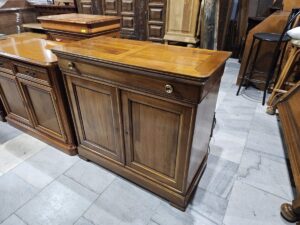 Класически шкаф