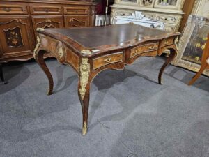 Антикварно бюро