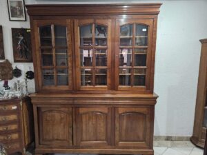 Голяма масивна витрина