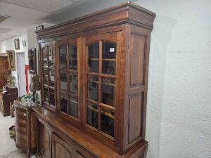 Голяма масивна витрина