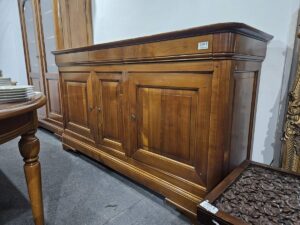 Класически френски дресоар