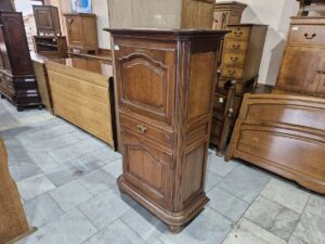 Масивен шкаф - бар