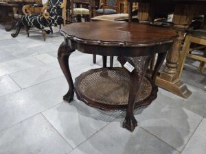 Кръгла холна маса Чипъндейл