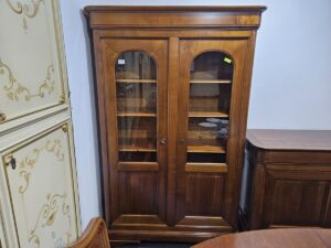 Класическа френска витрина с остъклени врати