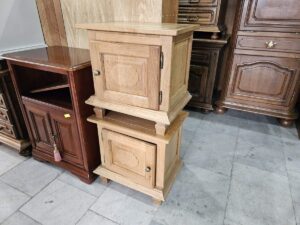 Масивни нощни шкафчета