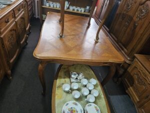 Разтегатлена трапезна маса стил Луи 15