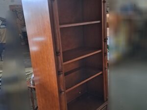 Библиотека с етажерки