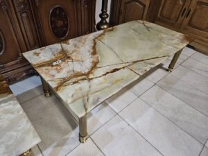 Елегантна холна маса с Оникс