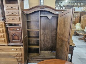 Масивен двукрилен гардероб