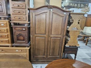 Масивен двукрилен гардероб