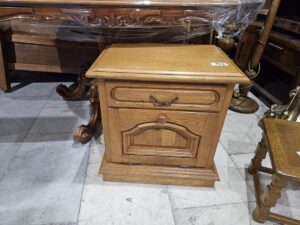 Масивни нощни шкафчета 2 броя