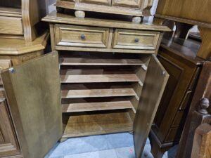 Шкаф за обувки с класически дизайн