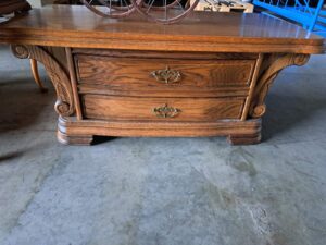 Холна маса с чекмеджета