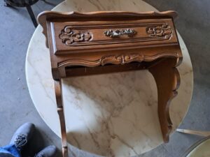 Шкафче за стена