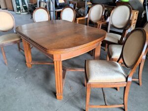 Трапезна + столове