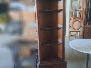 Ъглов шкаф с етажерка